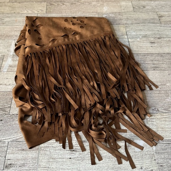Retro, Contempo, Starburst Design, Faux Suede, Oversized Fringe Shawl - Picture 4 of 9